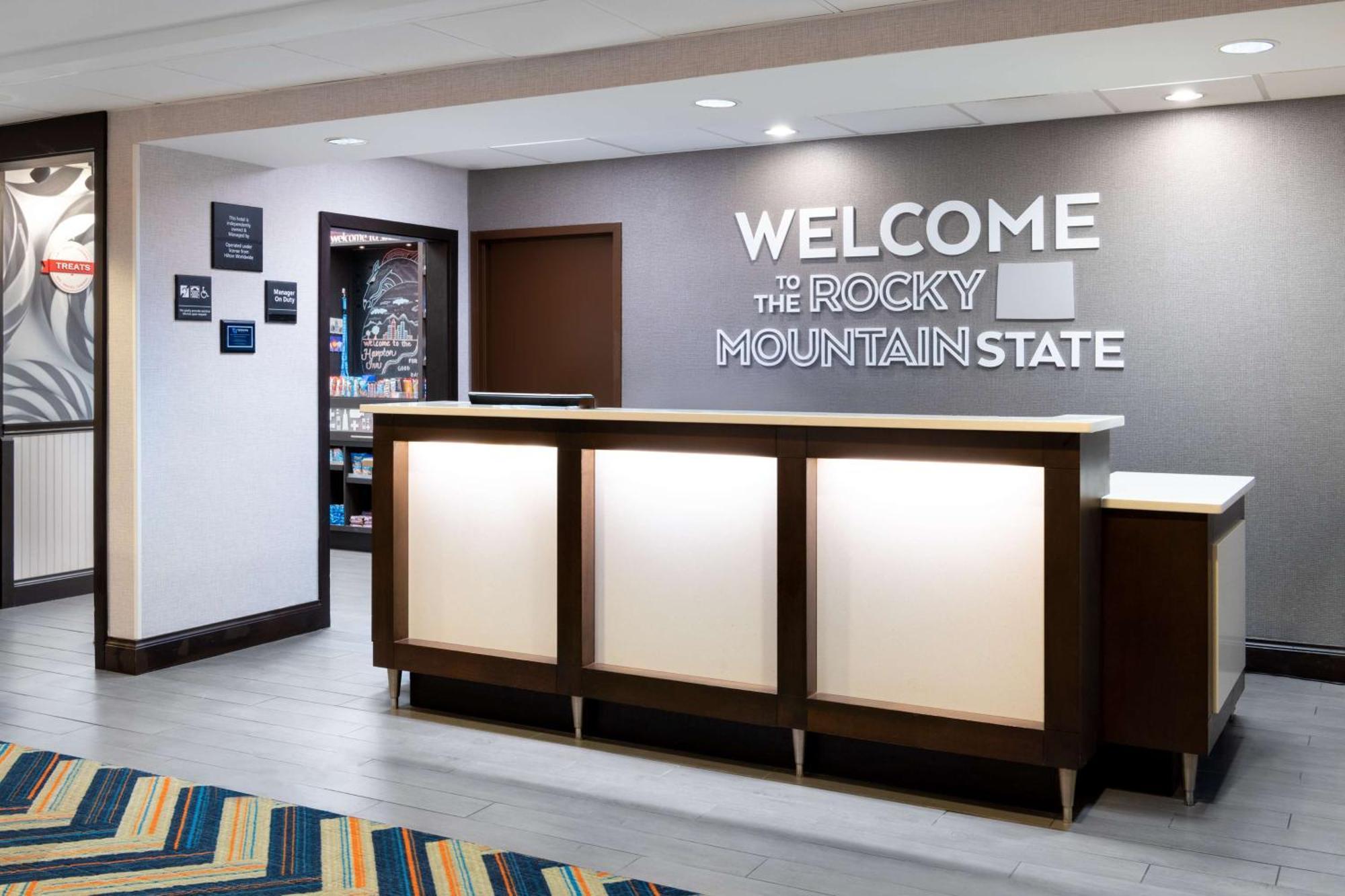 Hampton Inn Denver-International Airport Exterior photo