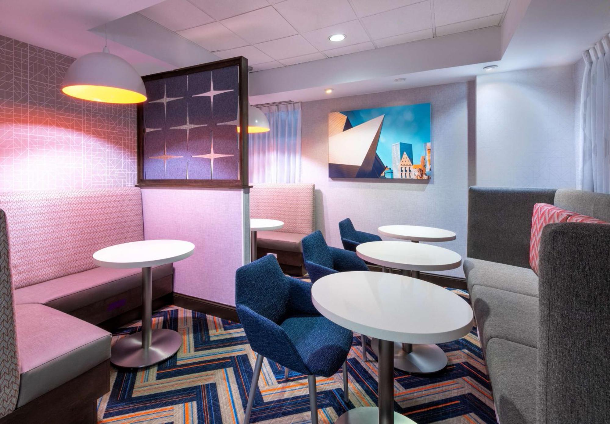 Hampton Inn Denver-International Airport Exterior photo