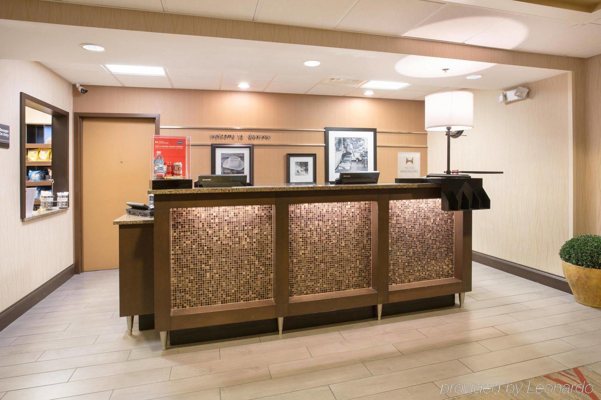 Hampton Inn Denver-International Airport Exterior photo