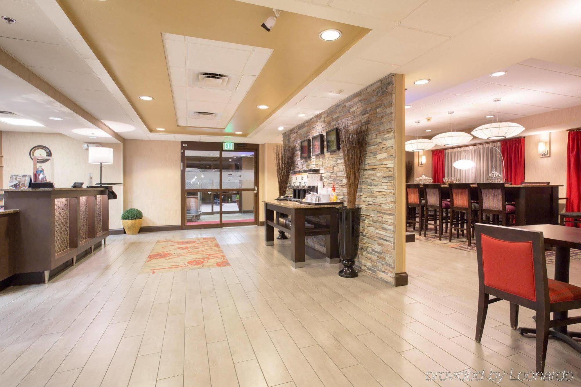 Hampton Inn Denver-International Airport Exterior photo