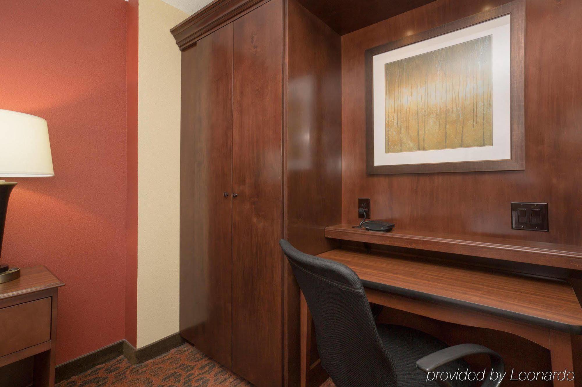 Hampton Inn Denver-International Airport Exterior photo